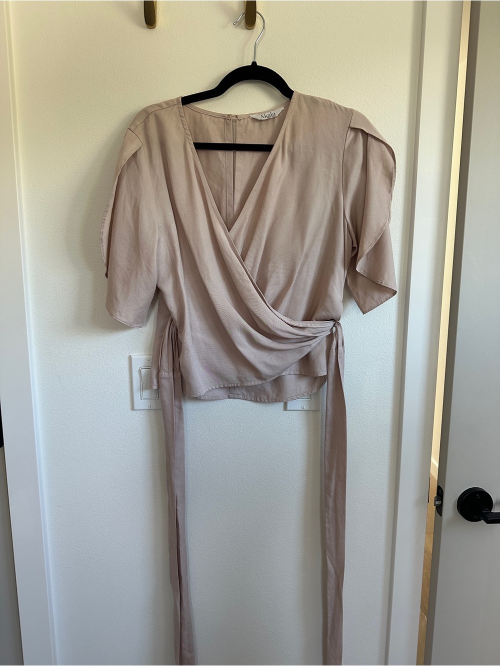 Akala Wrap Blouse in Light Mauve
